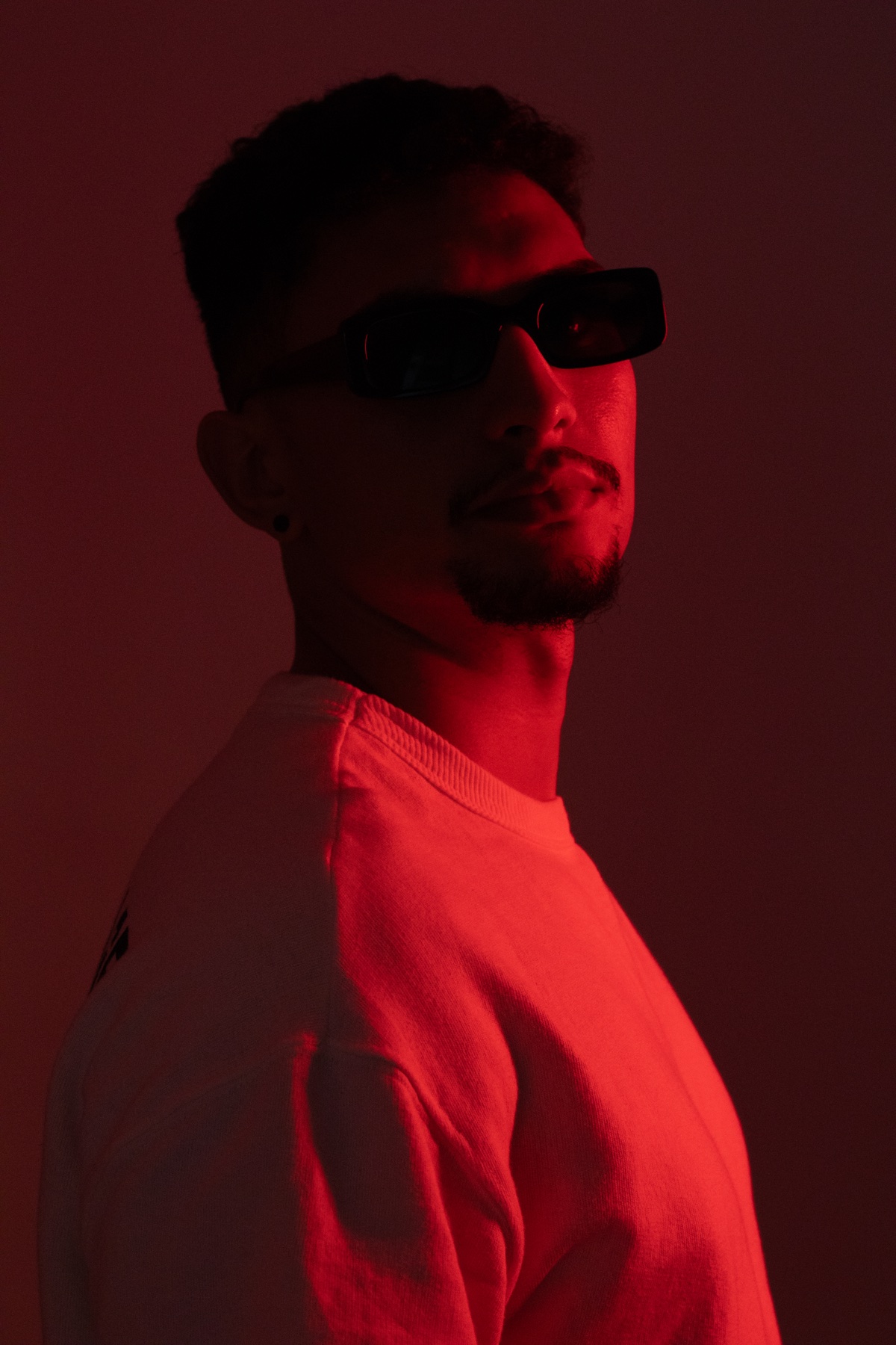 UNION em retrato com luz vermelha
