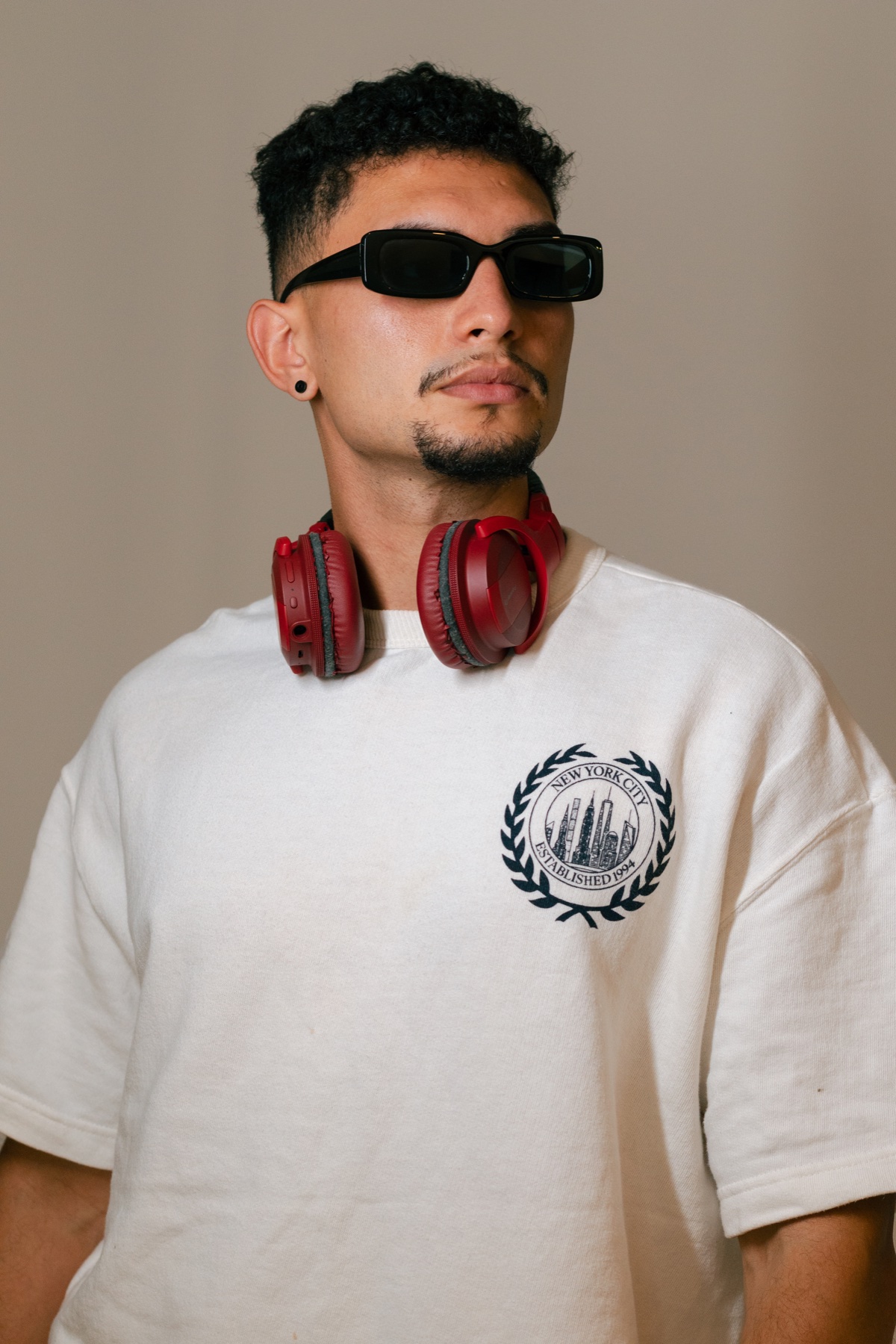 UNION com fones vermelhos